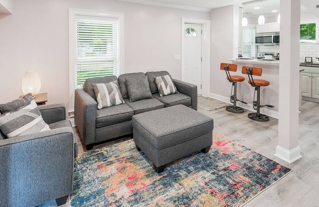 Cozy Belmont cottage ~1 mi to restaurants/shops