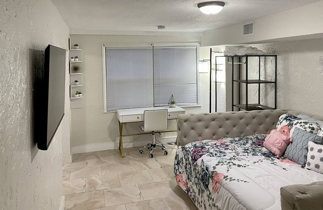 Cozy boho studio near Downtown St Pete