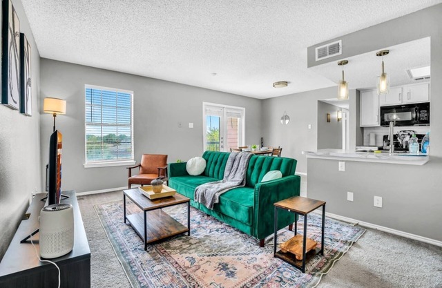 Cozy Brand New Studio · 1 Bath + Gym 604