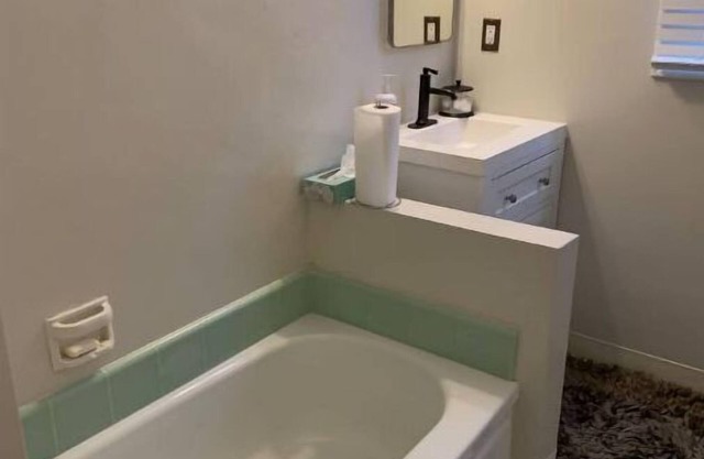 Cozy Bright Corner Home: Near Universal Studios