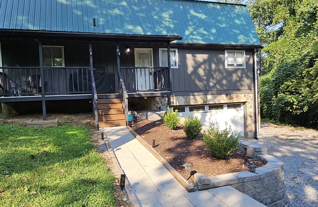 Cozy Cabin/Home with Pool Table 5 minutes from Chickamauga Lake