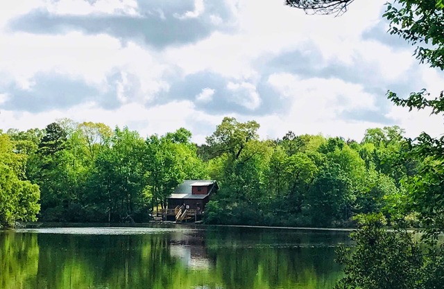 Cabaña aislada en un lago de 16 acres; 10 min de Crockett, 30m Palestina
