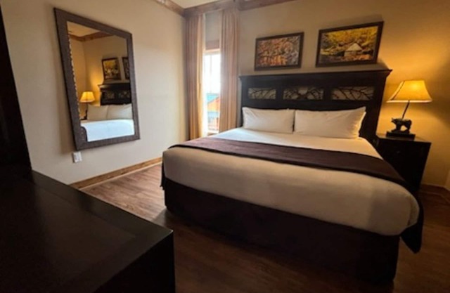 Cozy cabin resort in beautiful Gatlinburg TN, with majestic mountain top view.