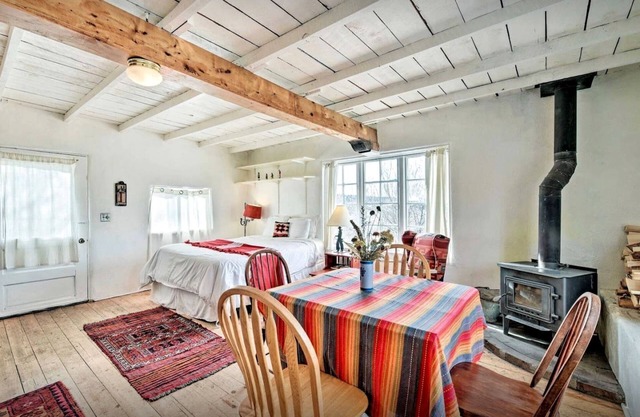 Cozy Cabin Suite with Orchard Views near Taos, New Mexico