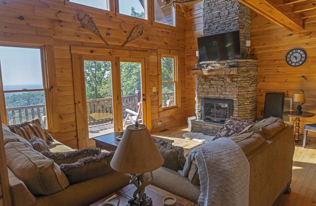 Cozy Cabin w/ Breathtaking Mountain view, hot tub, fire fit, game room & luxury.