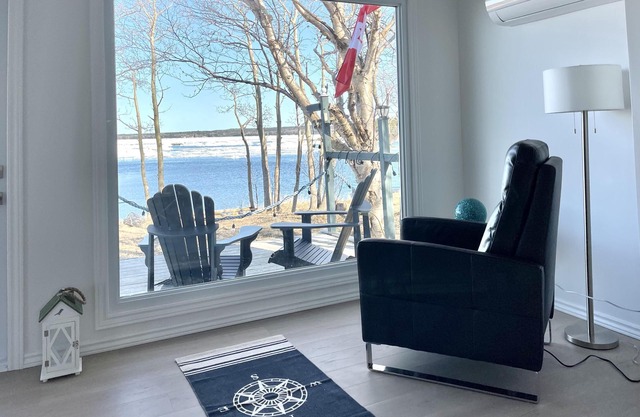 Lucky Bay Hideaway - Seaview Sauna & cedar hot tub