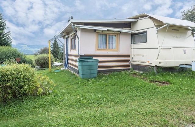 Cozy caravan "Camping Stellplatz Nr. 43" with mountain views, gardens and WiFi