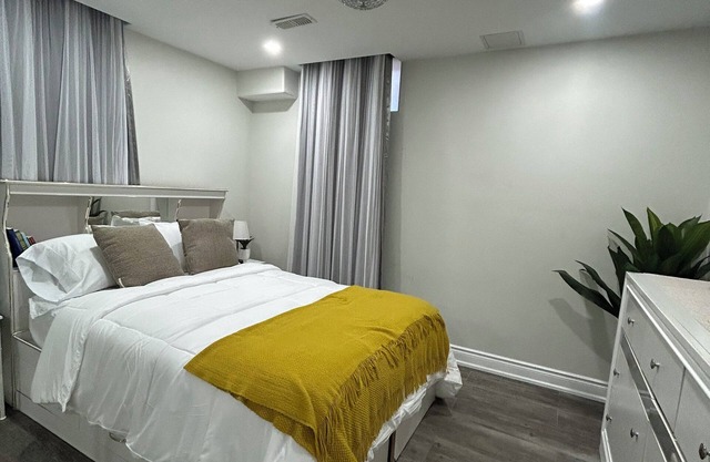 Cozy Caribbean-inspired Airbnb north of Toronto