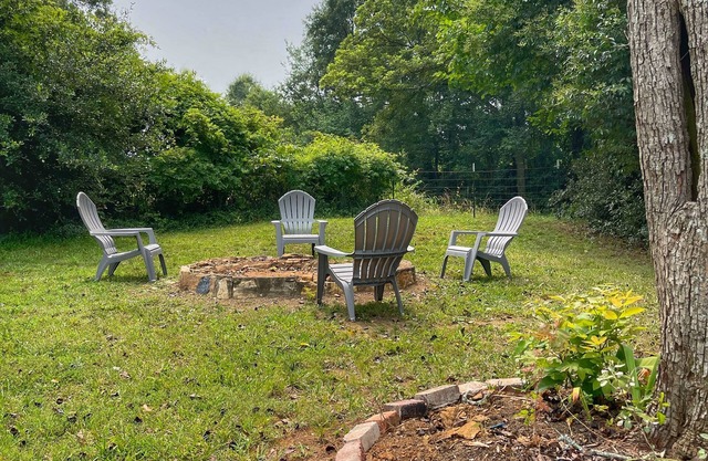 Cozy Carolina Cottage, 1940s nostalgia, firepit & patio