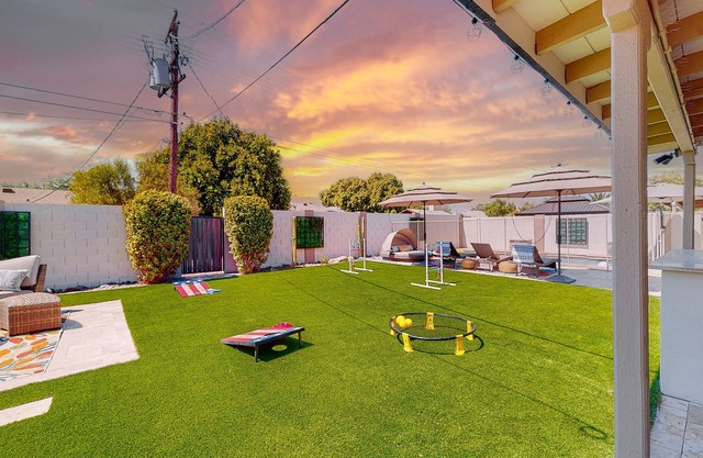 Cozy Casa on Coronado | House in Scottsdale with an expansive yard and pool