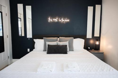 Cozy Central Stay Airport, KingBed, Fenced Parking - Little Havana Near Airport, Wynwood, Calle 8 Brickell, Coral Gables and more