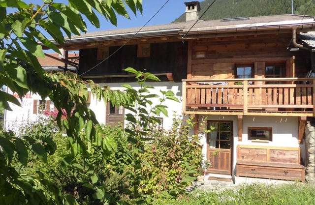 Acogedor chalet para 3-4 personas, cerca de pistas y comercios, en corazón de Arêches