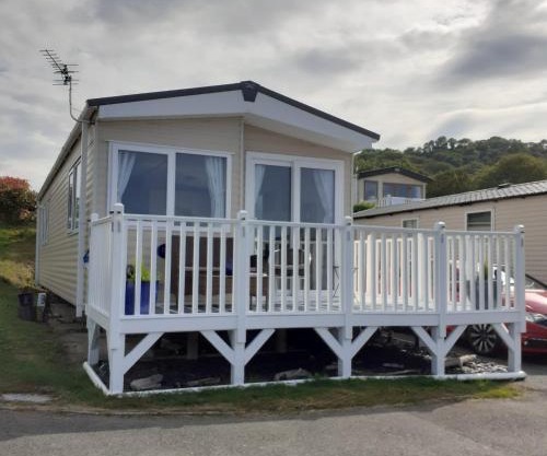 Cozy Chalet Sleeps 4 with Garden