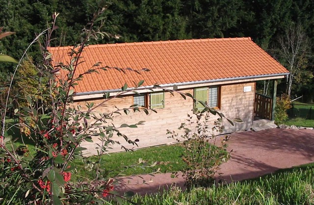 Chalet acogedor con terraza privada, 2 dormitorios, ideal para familias, cerca de montañas y senderos