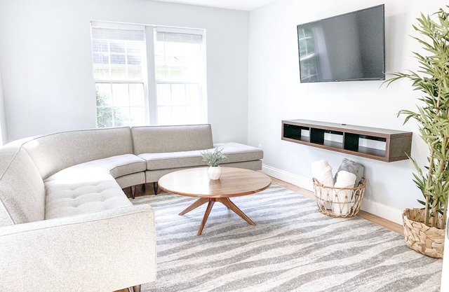 ★ ACOGEDOR Y MODERNO HOGAR ★ MINNEAPOLIS DEL NORESTE ★ EN EL CENTRO DE LA CIUDAD ★ EN PUEBLO ★ LAKES ★ MUY BONITO ★