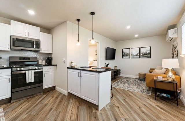 Cozy Clovis Hideaway - Private Entrance & Patio - Gateway to National Parks