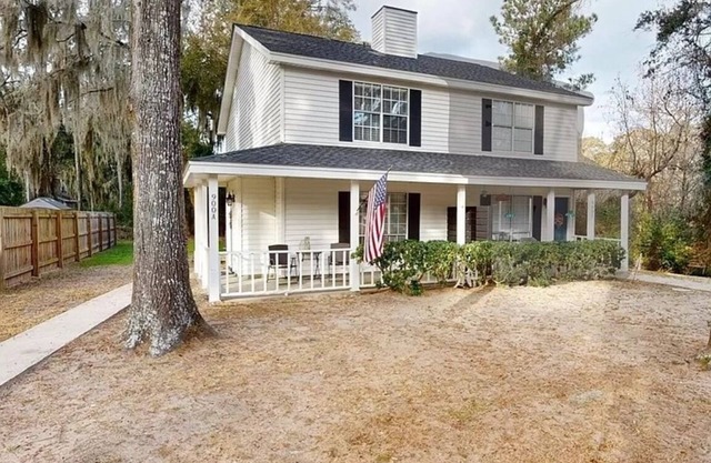 Cozy, Coastal Retreat! Minutes from Parris Island!