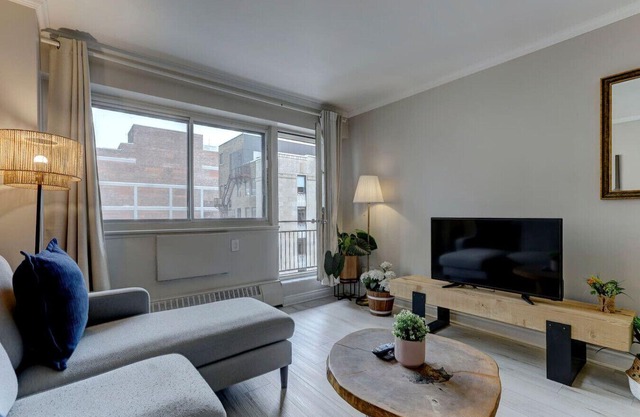 Cozy condo in heart of downtown Montreal