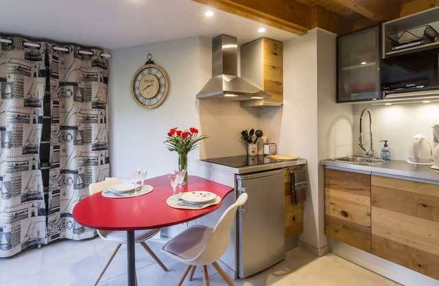 Encantador estudio en casa de piedra con jardín, cerca de senderos, mini-granja y todas comodidades.