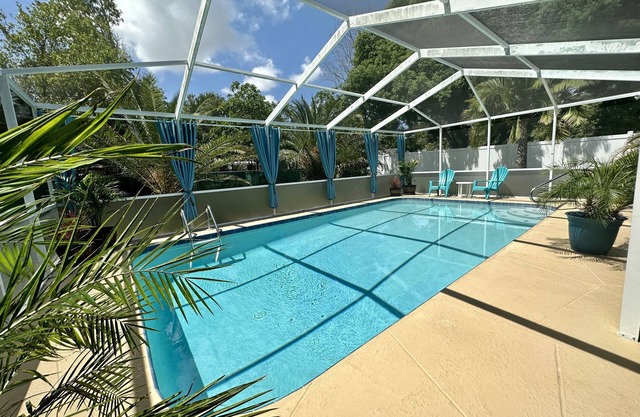 Piscina privada climatizada.