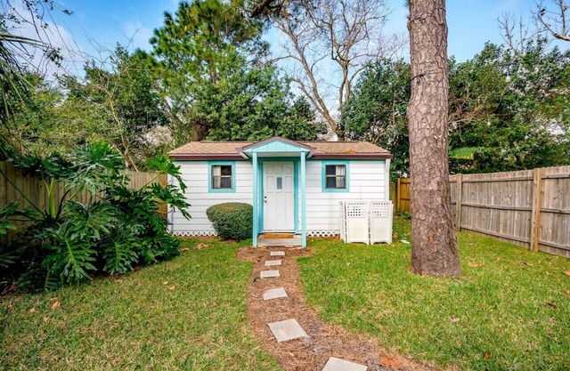 Cozy Cottage Studio, Walk to Beach
