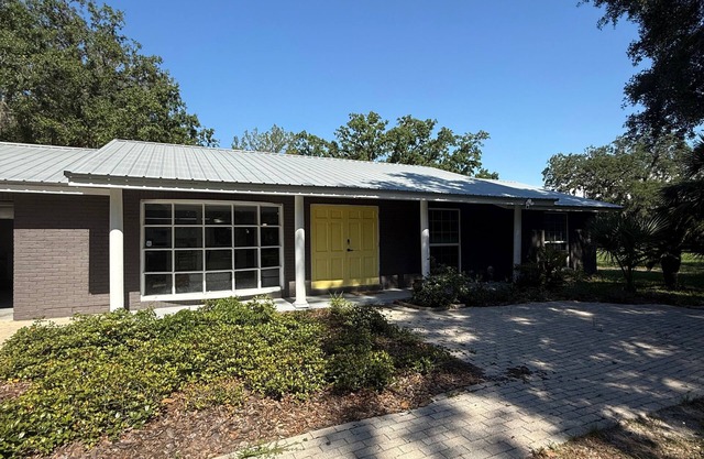 Cozy Countryside Retreat — 3 bedroom home with WiFi and AC in Dade City Florida