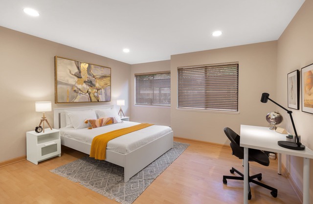 Cozy Downtown 2BD Bellevue Condo, Free Parking