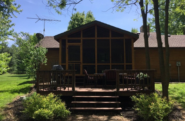 Acogedora casa de campo en 10 acres frente al parque estatal