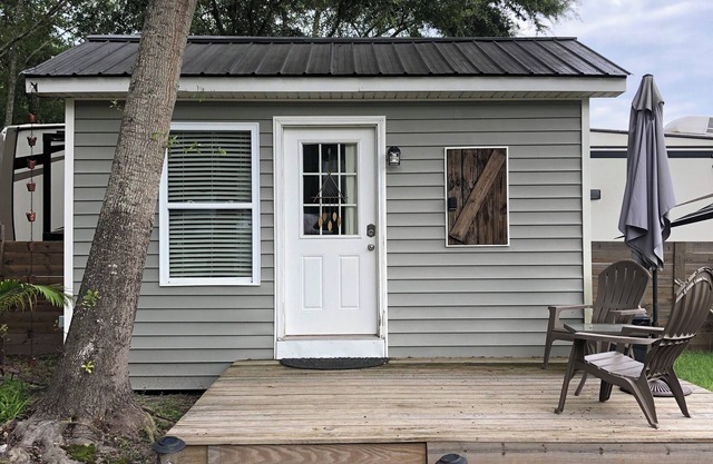 Cozy Farmhouse Suite On 10 Acres!