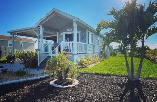 Cozy Florida Resort Cottage