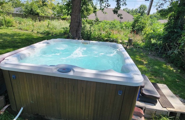 Cozy for 2, Jacuzzi retreat, close to excellent park.