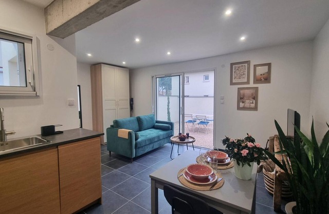 Acogedor gîte para 2 en Montrond-les-Bains con aparcamiento privado