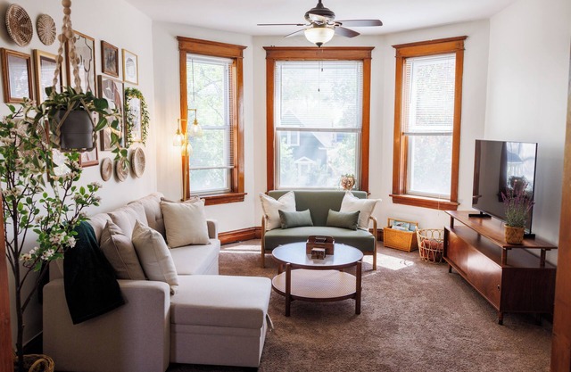 Cozy Getaway Chicago Oasis in PortagePark 5 BD/ 3BR