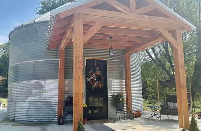 Cozy Grain Bin Silo Home, The Bin at Blueberry Springs Farm, Pet Friendly