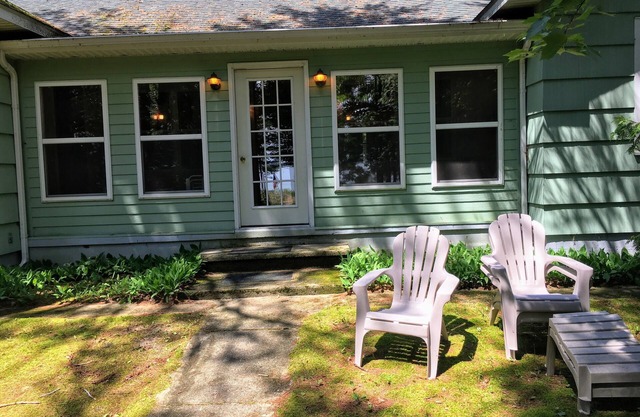 Acogedora cabaña Greenbush justo en la playa de arena blanca del hermoso lago Hurón.