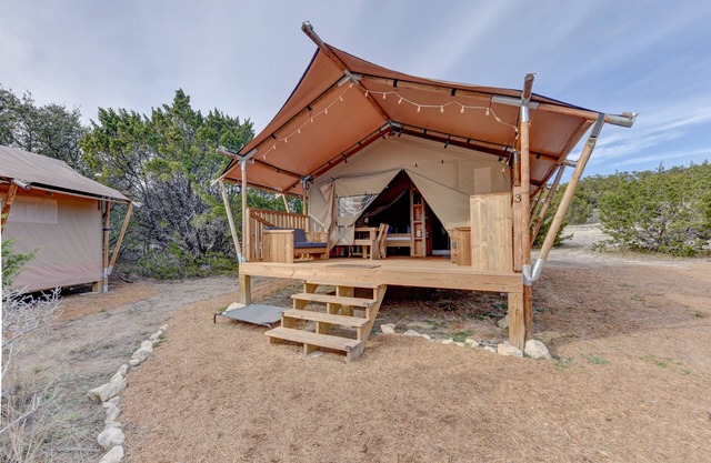 Glamp with AC: Free Wine Tasting in Hill Country