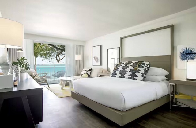 Cozy Hideaway w/ Private Balcony & Poolside Relaxation in Key Largo