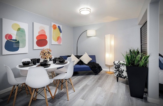 Cozy Hip Suite - Games Fire Pit Decks Lush Forest