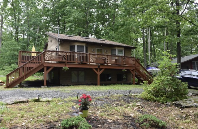 Cozy Home Close to Lake, Hiking Trails