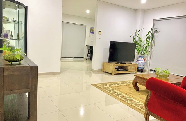 Cozy home in Bankstown|4 Br house/Shopping/Station