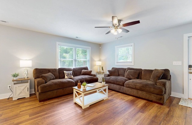 Cozy home in Hendersonville with close proximity to local attractions