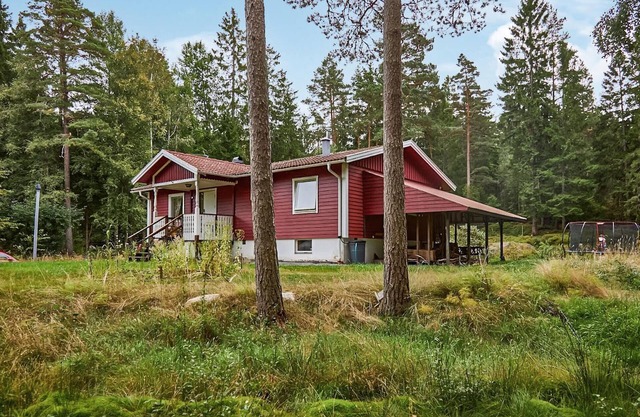 Acogedora casa en Henån con sauna