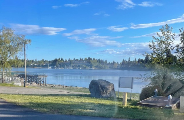 Cozy home walking distance from the beach, festivals & Bremerton-Seattle ferry.