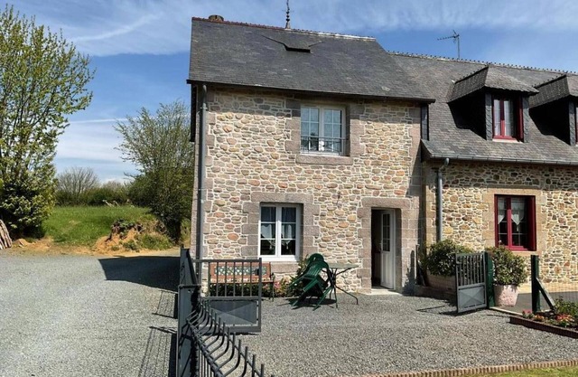 Casa de campo en Gratot: 2 hab, terraza, chimenea, cerca de playas y Coutances