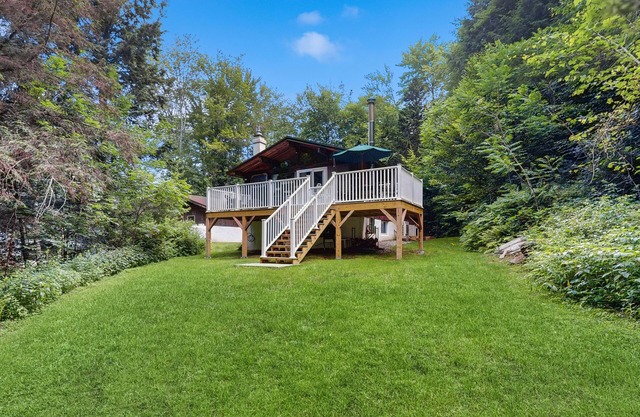 Cozy house in woods w/ gas fireplace, partial a/c, deck, bbq, w/d, wifi, kitchen