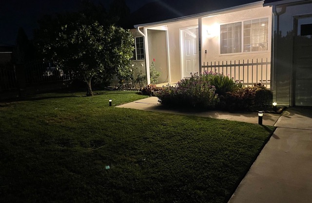cozy house with pool, 1 car garage , newly remodeled, brand new washer and dryer