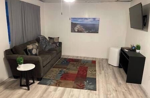 Cozy Jungle Getaway – 1BR/1BA with Optional Car Rental