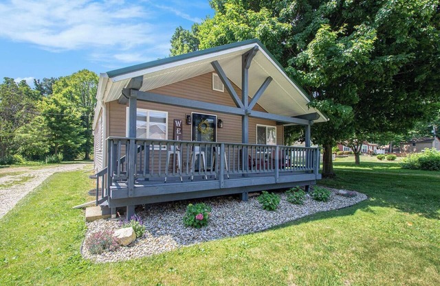 This house is a 2 bedroom(s), 1 bathrooms, located in Coloma, MI.