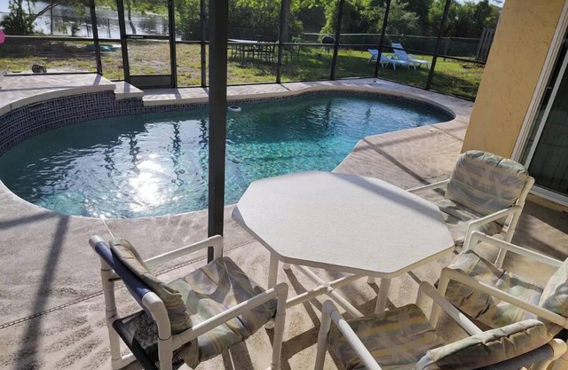 Cozy lake house with private heated pool near Disney