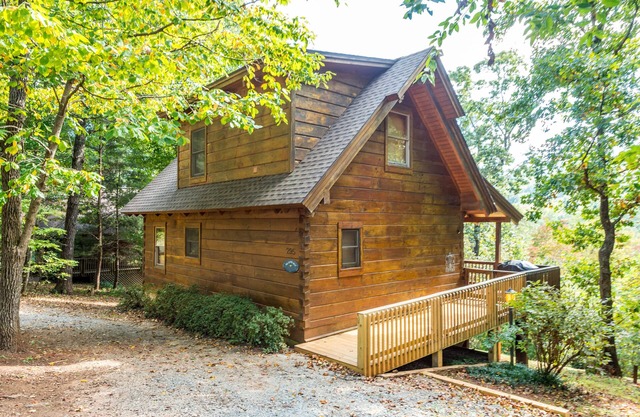 Cozy Lake Lure Cabin